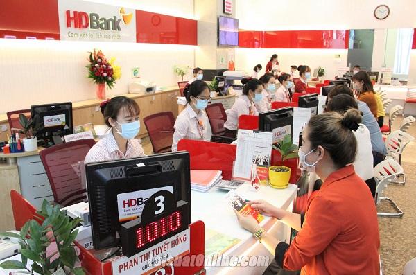 Mở khoá Mobile Banking HDBank tại quầy giao dịch